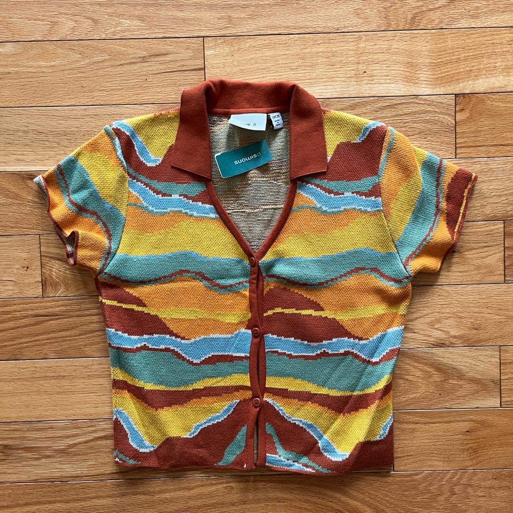 Cute top 🌈